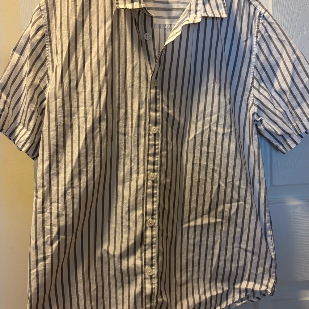 Men’s White with grey pinstripes button down shirt.